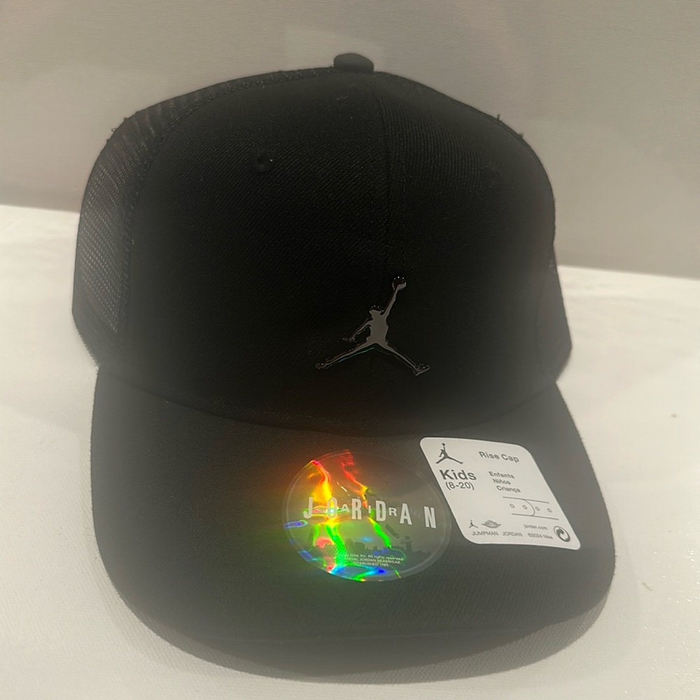NWT NIKE JORDAN AIR Kids Club Cap with adjustable back. Kids size (8-20)